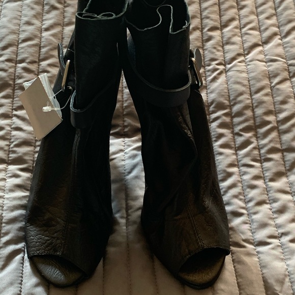 Zara Open Toe Buckled Heeled Leather Short Boot - Picture 4 of 4